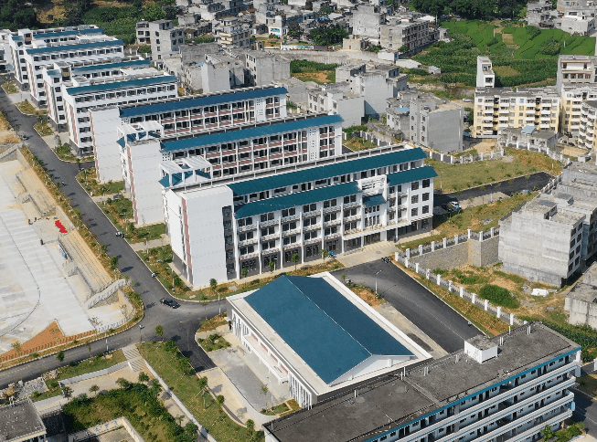 马山县初中未来发展规划概览